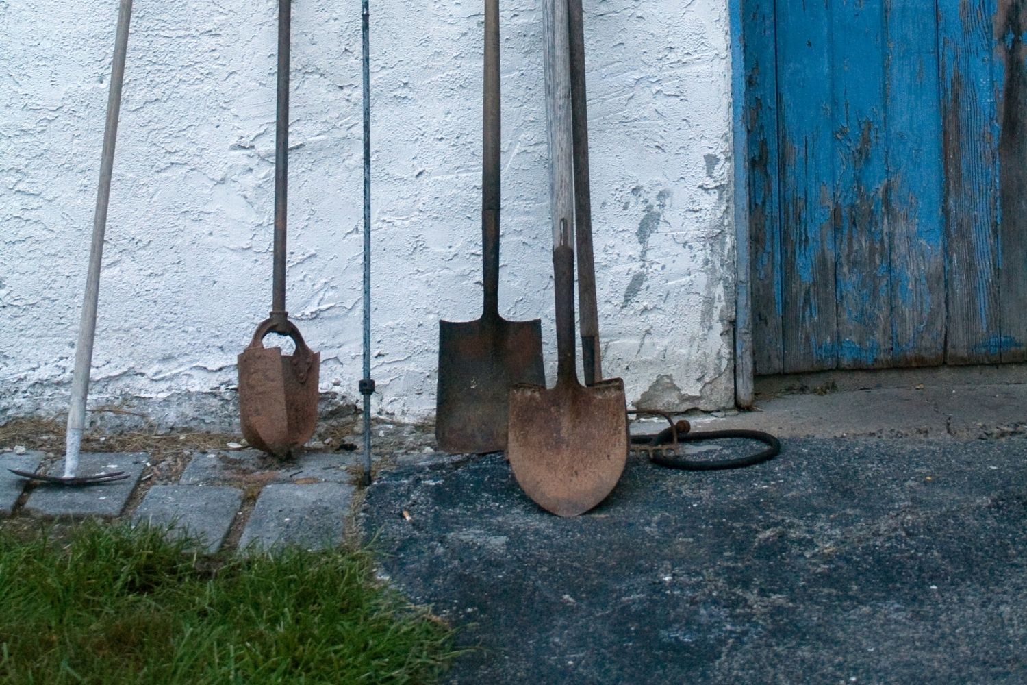 Edging Shovels: Everything you need to know about them